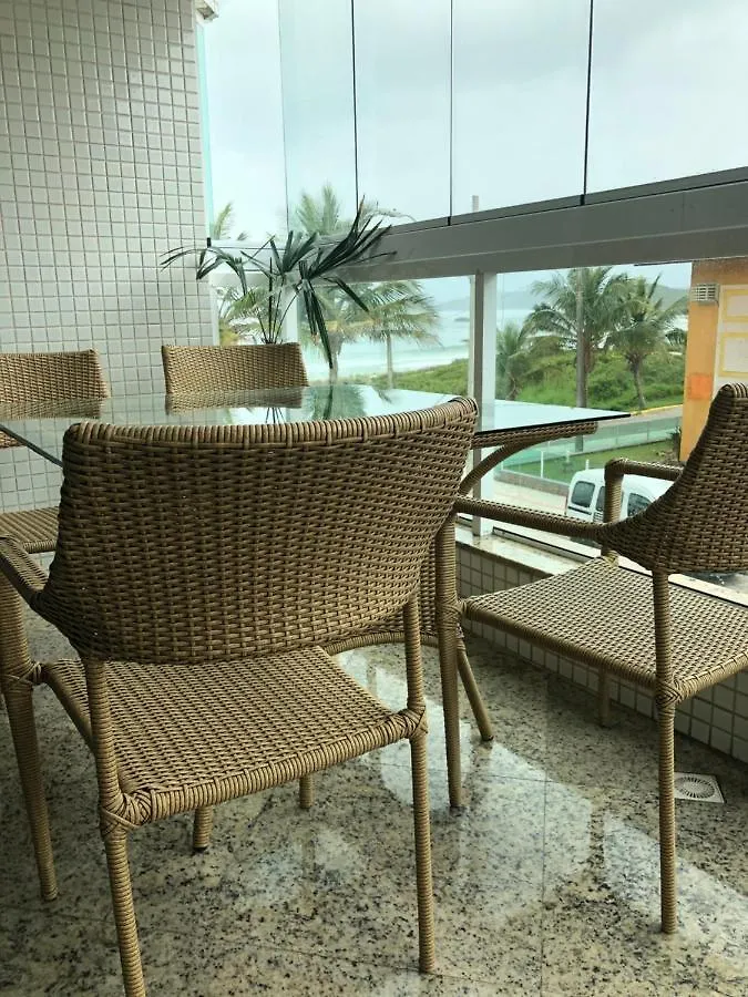 4 Ilhas, 2 Suites, 2 Garagens Bombinhas